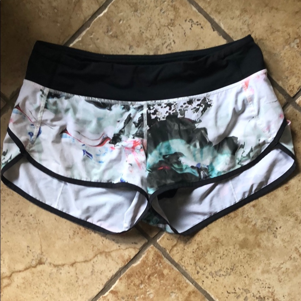 Lululemon size 6 Speed shorts Multicolor swirl